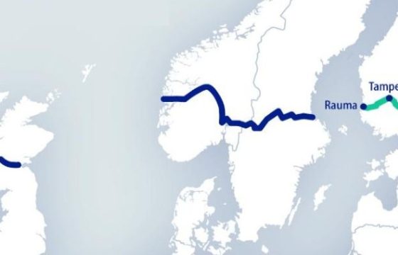 E16-tien jatko Suomen puolella.