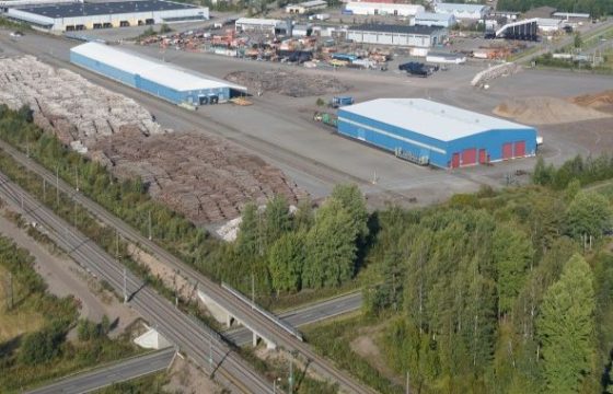 Ilmakuva RRT Länsi terminaalista. Kuvassa näkyy rautatie ja valtatie 15.